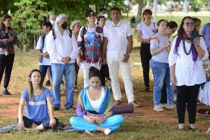 Manifestação atraiu a atenção de quem passava pelo parque na manhã do domingo de Páscoa