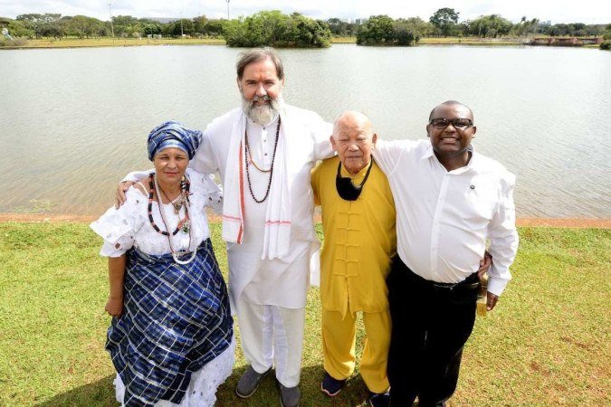 Sueli Francisca, Rem Kumar, Mestre Woo e Diego Machado posam para foto durante o evento