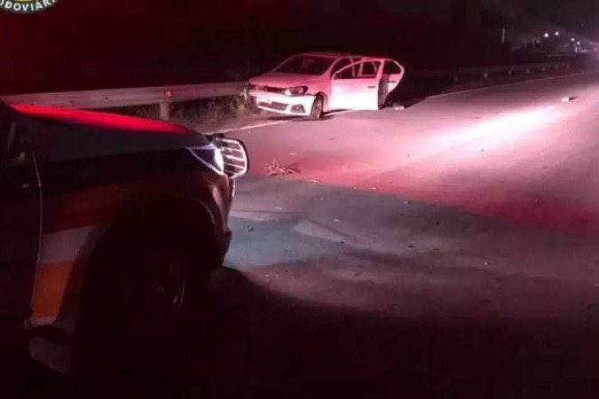 Veículo roubado foi interceptado próximo a São José da Lapa, na MG-424 -  (crédito: PMRv)