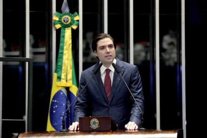  Crédito: Divulgação. Eixo Capital. Bisneto de JK, André Kubitscheck discursa na solenidade em homenagem ao aniversário de Brasília no Senado