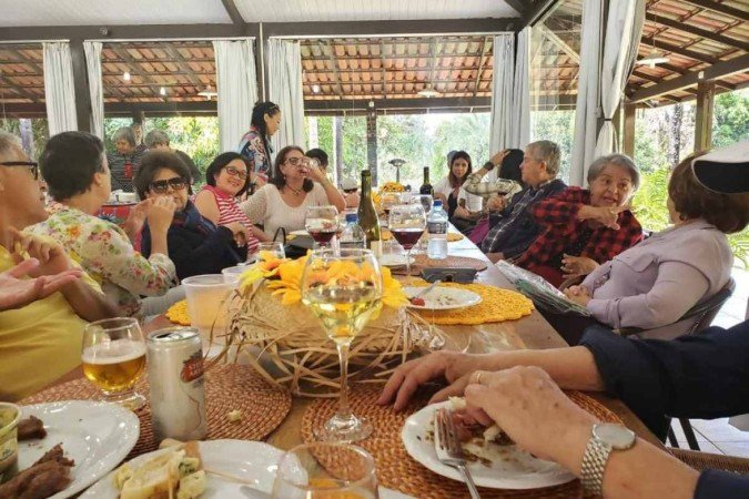 Almoços na quadra acontecem há mais de 15 anos entre os moradores