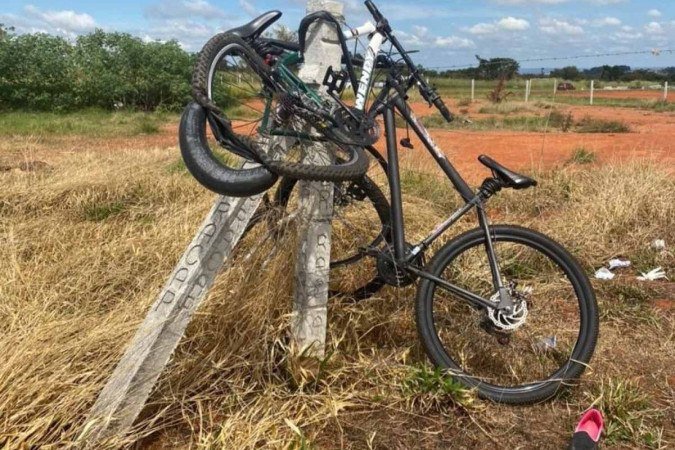 Hilberto Oliveira da Silva, 47 anos, e a esposa, Vera Lúcia da Cruz Sampaio, 43, estavam exercendo uma de suas grandes paixões, o ciclismo, em uma via pública, próximo à reciclagem, na QR 157, em Santa Maria, quando o veículo, um GM Corsa de cor cinza, atropelou o casal