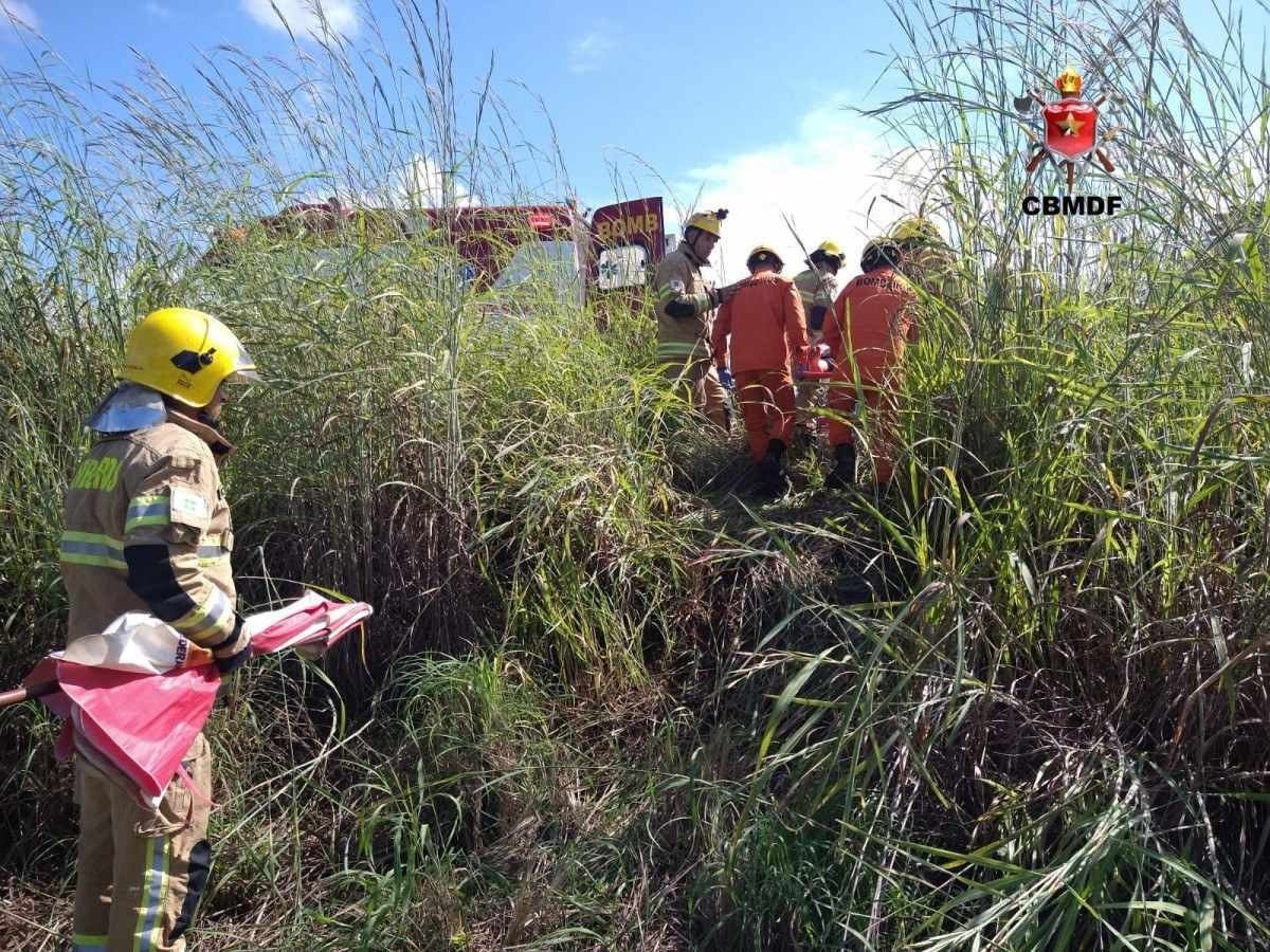 Resgate do Corpo de Bombeiros após acidente na DF-290, no Gama