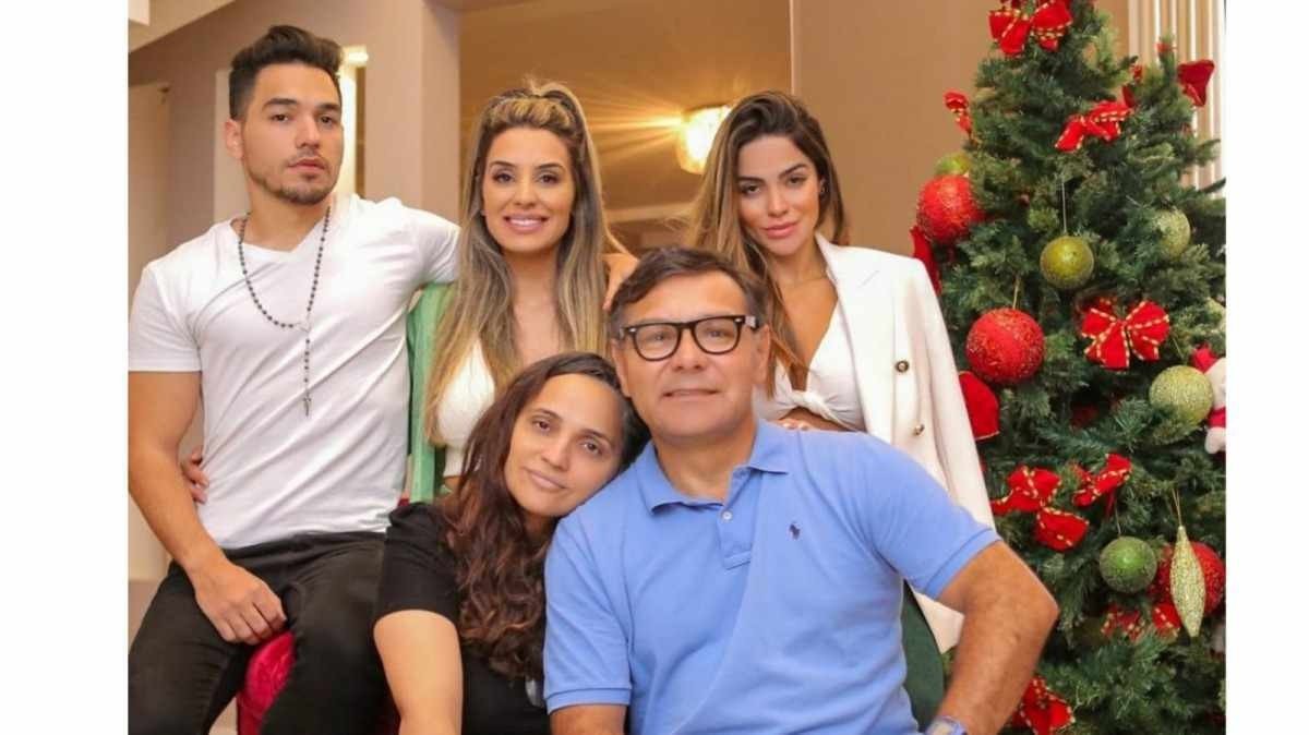 Dois meses ap&oacute;s a morte do fot&oacute;grafo Dida Sampaio, a esposa Ana Sampaio faleceu aos 50 anos, v&iacute;tima de um c&acirc;ncer de mama, nesta segunda-feira (18/4).