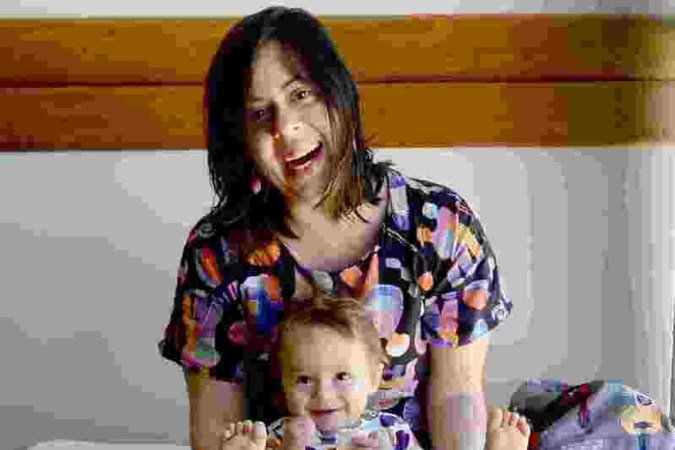  20/04/2022 Crédito: Marcelo Ferreira/CB/D.A Press. Brasil. Brasilia - DF -  MÃES QUE LEVAM FILHOS PARA O TRABALHO, Deputada Federal Sâmia Bomfim como o filho Hugo.