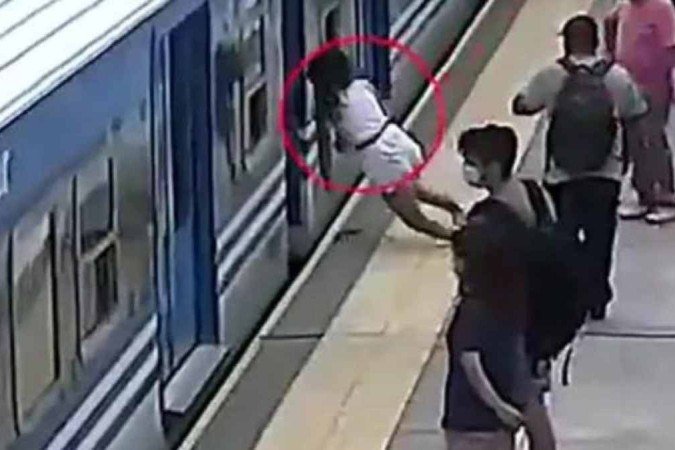Embora tenha tido ferimentos graves e ado 12 dias internada em um hospital, Candela considera que saiu ‘ilesa’ e que o fato de estar viva é um milagre - (crédito: Trenes Argentinos/Captura de Tela) Embora tenha tido ferimentos graves e ado 12 dias internada em um hospital, Candela considera que saiu ‘ilesa’ e que o fato de estar viva é um milagre - (crédito: Trenes Argentinos/Captura de Tela)