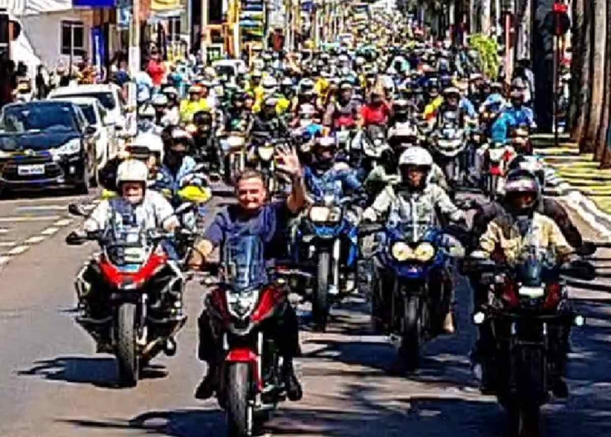 Bolsonaro participa de motociata em Rio Verde, interior de Goiás
