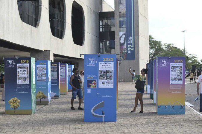  21/04/2022 Crédito: Minervino Júnior/CB/D.A Press. Brasil.  Brasilia - DF. Aniversário de Brasília no CCBB com o evento do Piquenique e exposição com as capas do Jornal Correio Braziliense.