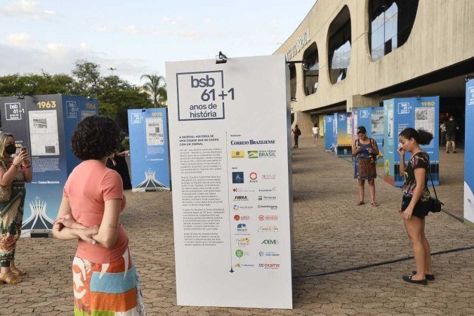  21/04/2022 Crédito: Minervino Júnior/CB/D.A Press. Brasil.  Brasilia - DF. Aniversário de Brasília no CCBB com o evento do Piquenique e exposição com as capas do Jornal Correio Braziliense.
