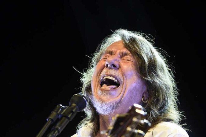 O cantor Lenine apresenta show de abertura na entrega dos prêmios hoje
    