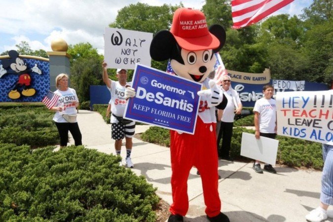 Parques temáticos da empresa estão localizados em área que tem os mesmos poderes que um município da Flórida
 -  (crédito: Getty Images/BBC)