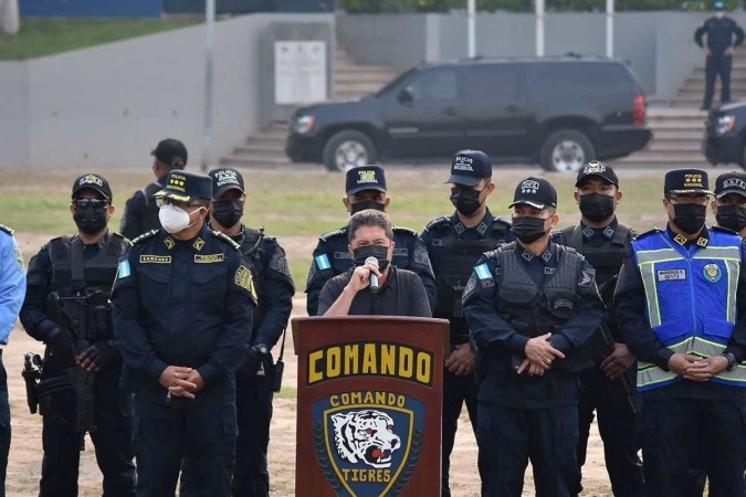 Mais de cinco toneladas de cocaína foram apreendidas este ano pelas autoridades hondurenhas. Na foto, as Forças Especiais de Honduras -  (crédito:  AFP)