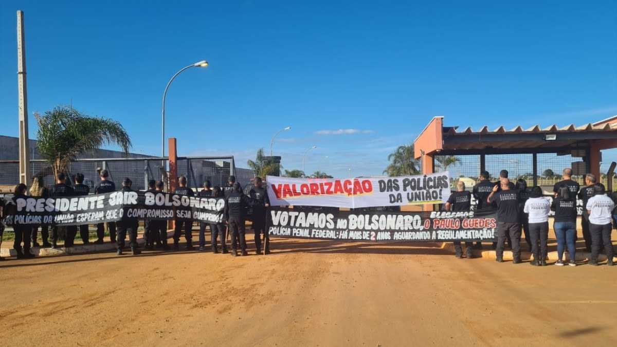 Polícias Penais Federais protestam por regulamentação da carreira