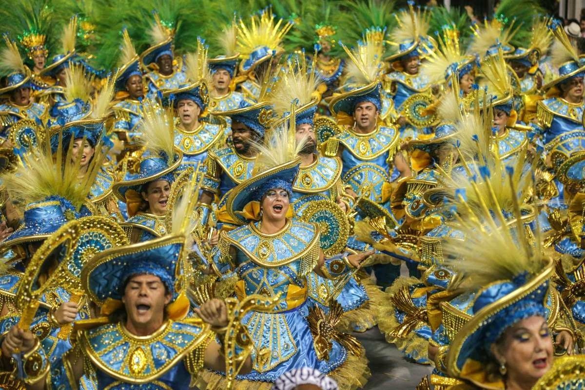 Volta da supercampeã Vai-Vai marca o segundo dia de desfiles no Anhembi