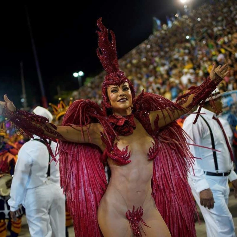 Com Paolla Oliveira de Pombagira, Grande Rio desmitifica Exu na Sapucaí