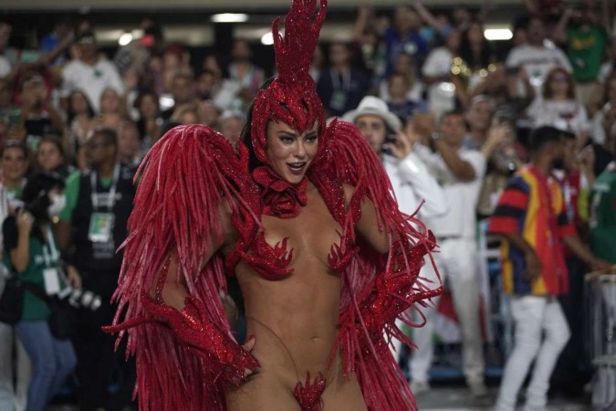 Paolla Oliveira é rainha de bateria da escola da Grande Rio - (crédito: MAURO PIMENTEL/AFP) Paolla Oliveira é rainha de bateria da escola da Grande Rio - (crédito: MAURO PIMENTEL/AFP)