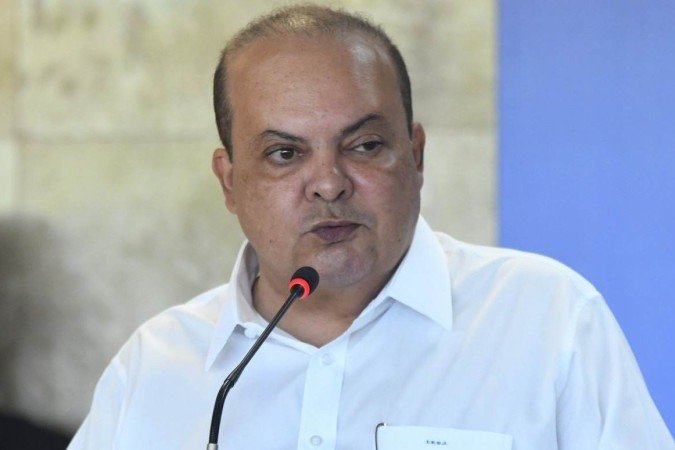  25/04/2022. CrÃ©dito: Ed Alves/CB/D.A Press. Brasil. Brasilia - DF. Cidades. Procuradoria-Geral do DF nomeia novos servidores. Em cerimÃŽnia o governador Ibaneis Rocha (MDB) assinou o termo de posse dos novos funcionÃ¡rios. 