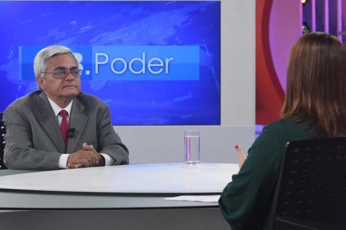 CB.Poder recebe o presidente do TRE-DF, desembargador Roberval Casemiro Belinati. Na bancada, a jornalista Ana Maria Campos. - (crédito: ED ALVES/CB/D.A.Press) CB.Poder recebe o presidente do TRE-DF, desembargador Roberval Casemiro Belinati. Na bancada, a jornalista Ana Maria Campos. - (crédito: ED ALVES/CB/D.A.Press)