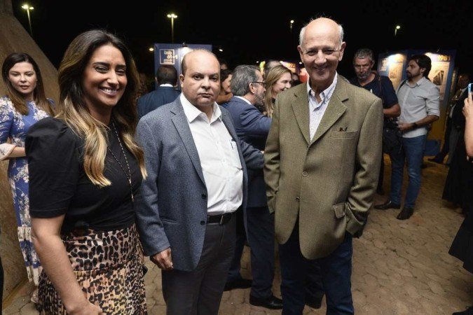  25/04/2022 Crédito: Minervino Júnior/CB/D.A Press. Brasil.  Brasilia - DF. Exposição em homenagem ao aniversário de Brasília e do Correio Braziliense no CCBB. Governador Ibaneis, ex governador Arruda e a deputada Flávia Arruda.