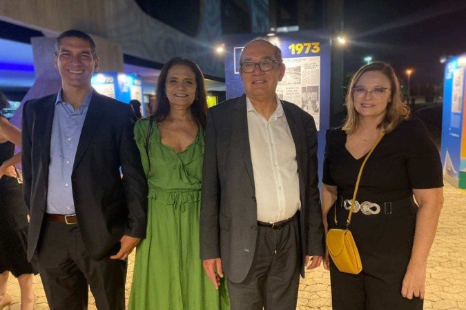 Jornalistas Carlos Alexandre de Souza, Ana Dubeux e 
Denise Rothenburg com o ministro do STF Gilmar Mendes