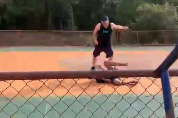 Victor de Sales Batista é o suspeito de ter espancado um adolescente de 14 anos - (crédito: Reprodução) Victor de Sales Batista é o suspeito de ter espancado um adolescente de 14 anos - (crédito: Reprodução)