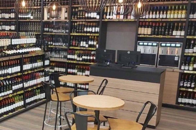  2022. Crédito: Comper/Divulgação. Coluna Capital S.A. Wine Station do Hiper Center Comper. 