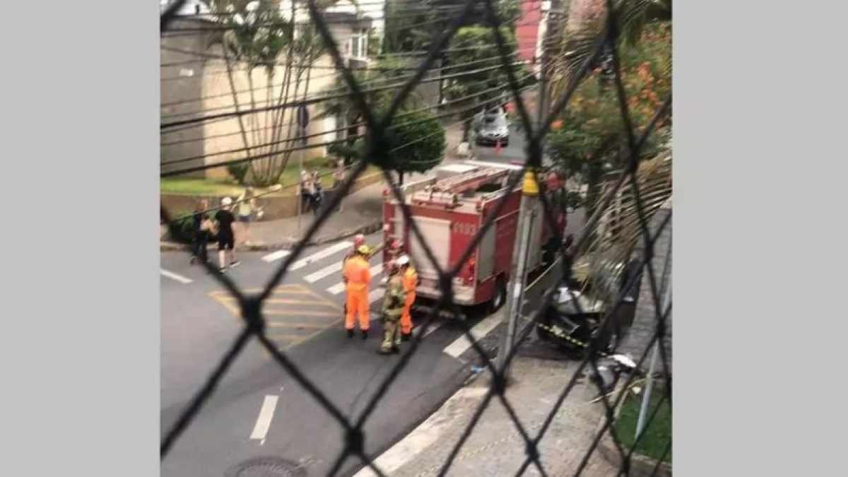 Irmãs idosas morrem em BH após carro bater em muro e pegar fogo