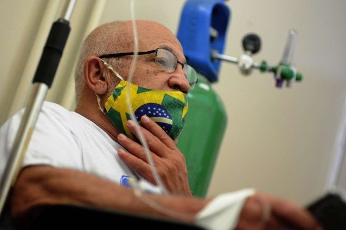 Sebastião Fernandes está com sintomas de dengue há uma semana e tem feito acompanhamento na UBS 1 da Asa Norte, recebendo tratamento com soro - (crédito: Fotos: Carlos Vieira/CB/D.A.Press) Sebastião Fernandes está com sintomas de dengue há uma semana e tem feito acompanhamento na UBS 1 da Asa Norte, recebendo tratamento com soro - (crédito: Fotos: Carlos Vieira/CB/D.A.Press)