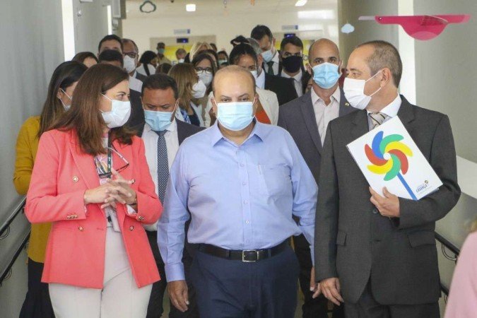 Governador Ibaneis e o secretário de Saúde Manoel Pafiadache visitaram o Hospital da Criança onde será instalado o aparelho de ressonância - (crédito: Renato Alves/ Agência Brasília) Governador Ibaneis e o secretário de Saúde Manoel Pafiadache visitaram o Hospital da Criança onde será instalado o aparelho de ressonância - (crédito: Renato Alves/ Agência Brasília)