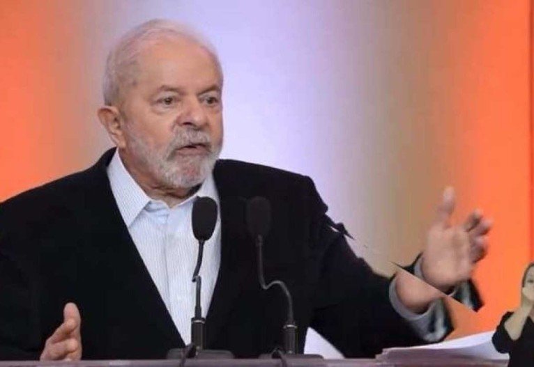 Lula diz que, se eleito, ir&aacute; revogar sigilo de 100 anos de Bolsonaro