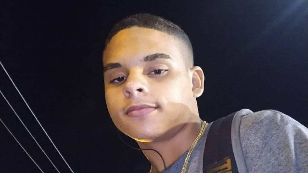 Jovem é baleado em comunidade no Rio e família acusa polícia