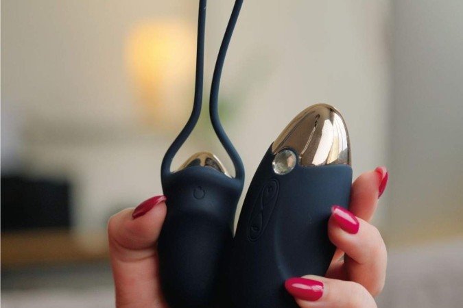 Diamond, da Egalité (R$ 689,90). Cápsula vibratória, sugador (ondas de pressão) e também pode ser usado como anel peniano