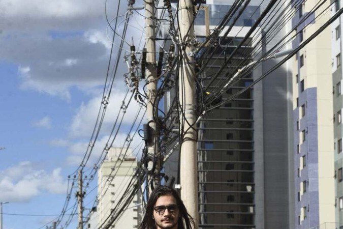 Henrique Freitas tem que driblar fios soltos no seu caminho diário