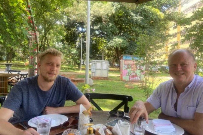 o sommelier dinamarquês Bertil Tottenborg e o chef Simon Lau