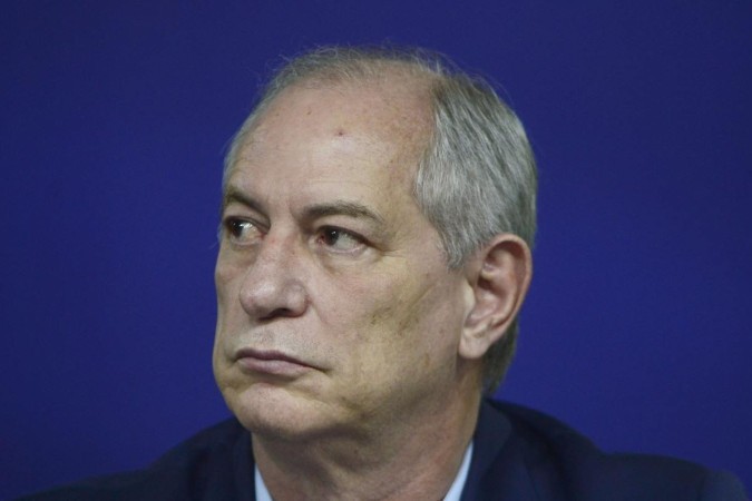 For as Armadas e Defesa apresentam not cia crime contra Ciro Gomes