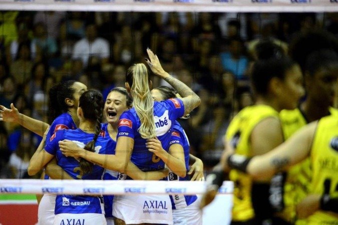 Equipe de Belo Horizonte chegou ao DF com campanha inferior ao grupo de Uberl&acirc;ndia, mas se sobressaiu. Ta&ccedil;a na capital federal &eacute; a quinta na hist&oacute;ria do clube