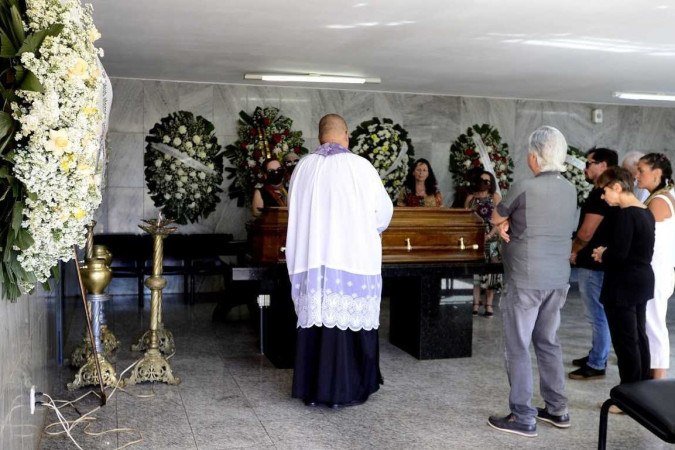  30/04/2022 Crédito: Marcelo Ferreira/CB/D.A Press. Brasil. Brasilia - DF -  Cemitério Campo da Esperança na Asa Sul. Velório de Marianne Peretti.