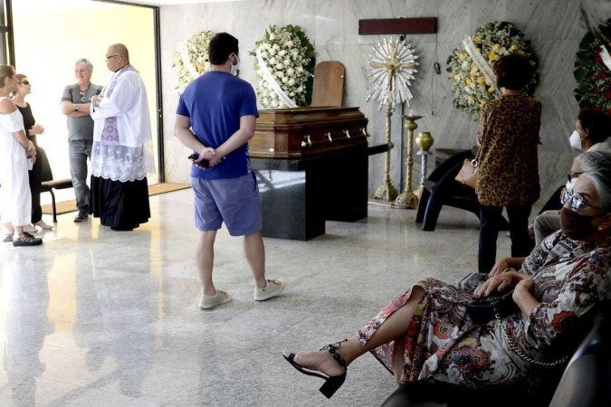  30/04/2022 Crédito: Marcelo Ferreira/CB/D.A Press. Brasil. Brasilia - DF -  Cemitério Campo da Esperança na Asa Sul. Velório de Mariane Peretti.