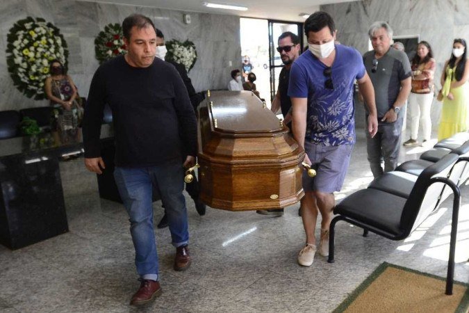  30/04/2022 Crédito: Marcelo Ferreira/CB/D.A Press. Brasil. Brasilia - DF -  Cemitério Campo da Esperança na Asa Sul. Velório de Marianne Peretti.