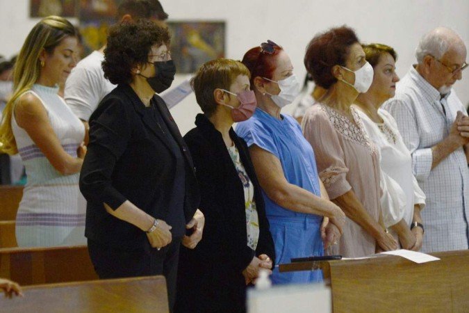  01/05/2022 Crédito: Marcelo Ferreira/CB/D.A Press. Brasil. Brasilia - DF -  Catedral de Brasília Missa de sétimo de dia da morte de Marianne Peretti. Isabella Feretti filha de Marianne Peretti.