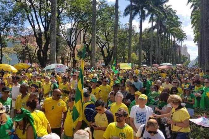 protesto a favor de Bolsonaro  no 1o de maio, em Minas Gerais