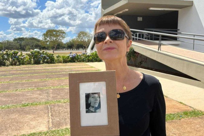 Isabela Peretti, filha de Marianne, se emocionou com a missa de 7º dia que celebrou a vida e o legado da artista