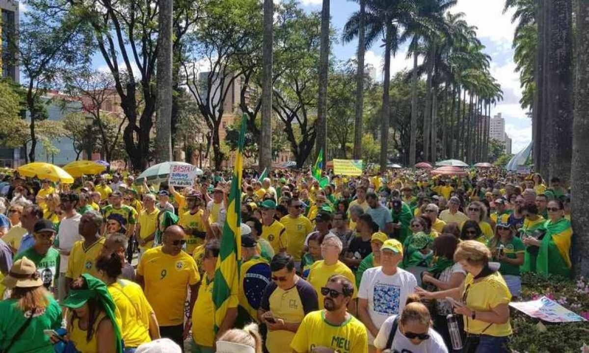 protesto a favor de Bolsonaro  no 1o de maio, em Minas Gerais