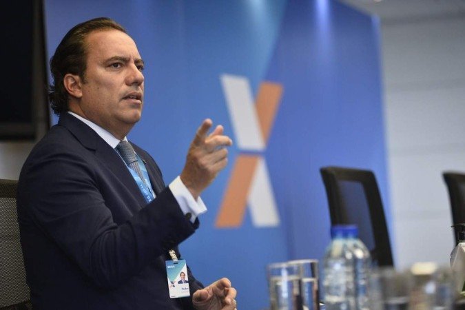 No conteúdo, Guimarães destaca o trabalho dele à frente da Caixa e reforça os feitos como presidente do banco.
- (crédito: Minervino Júnior/CB/D.A.Press) No conteúdo, Guimarães destaca o trabalho dele à frente da Caixa e reforça os feitos como presidente do banco.
- (crédito: Minervino Júnior/CB/D.A.Press)