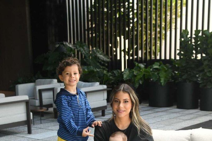  29/04/2022. Cidades. Cidades. Revista. Editorial de Moda - Dias das Maes. Grupo Mulheres do Brasil - Nucleo DF Incentiva adolecentes a votarem nas eleições 2022. Colegio Setor Leste. Na foto Alisson Fernandes. 