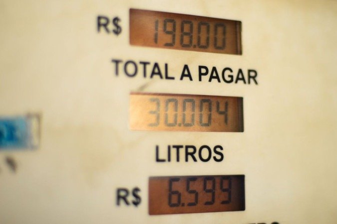Revendedores de combustíveis de todo o país vão exibir os preços com duas casas decimais e não mais com três - (crédito: Marcello Casal Jr/Ag..ncia Brasil) Revendedores de combustíveis de todo o país vão exibir os preços com duas casas decimais e não mais com três - (crédito: Marcello Casal Jr/Ag..ncia Brasil)