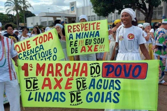 Terreiros de Candomblé e Umbanda organizam, nesta segunda-feira (?), a 1ª Marcha do Povo de Axé em Águas Lindas de Goiás - (crédito: Adi Spezia/Reprodução) Terreiros de Candomblé e Umbanda organizam, nesta segunda-feira (?), a 1ª Marcha do Povo de Axé em Águas Lindas de Goiás - (crédito: Adi Spezia/Reprodução)