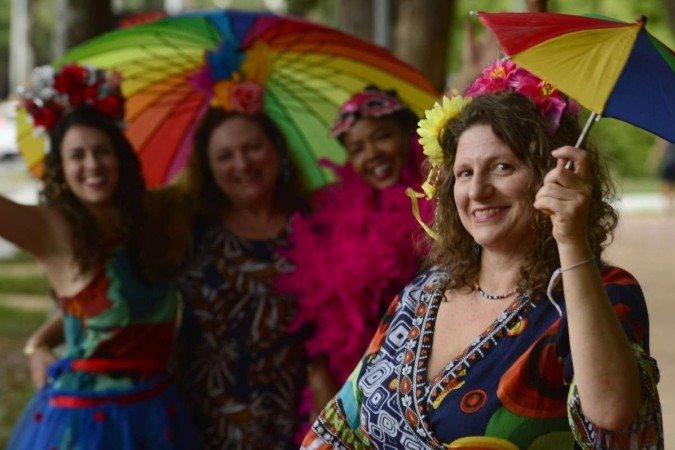 Apaixonada pelo carnaval e uma das criadoras do bloco Suvaco da Asa, Érika Ferreira se recupera há três anos de um AVC - (crédito: Carlos Vieira/CB/D.A Press) Apaixonada pelo carnaval e uma das criadoras do bloco Suvaco da Asa, Érika Ferreira se recupera há três anos de um AVC - (crédito: Carlos Vieira/CB/D.A Press)
