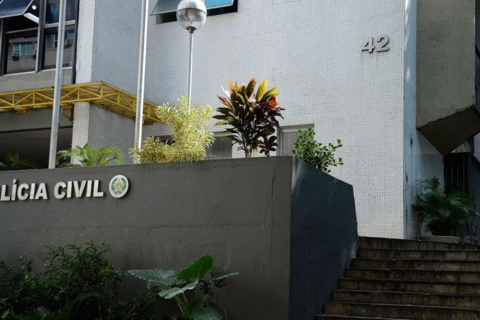 Fachada da Secretaria de Estado da Pol..cia Civil, no centro do Rio de Janeiro
- (crédito: Tomaz Silva/Ag..ncia Brasil) Fachada da Secretaria de Estado da Pol..cia Civil, no centro do Rio de Janeiro
- (crédito: Tomaz Silva/Ag..ncia Brasil)