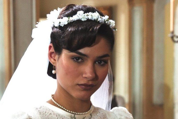 De noiva, como Dalila na novela Alma gêmea, que está sendo reprisada - (crédito: TV Globo / Renato Rocha Miranda) De noiva, como Dalila na novela Alma gêmea, que está sendo reprisada - (crédito: TV Globo / Renato Rocha Miranda)